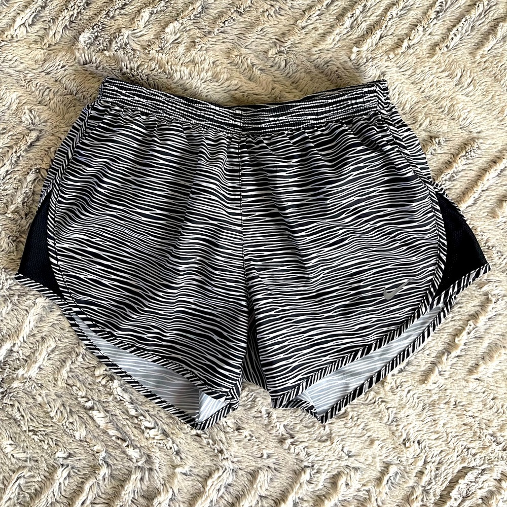 Nike Dri-FIT Tempo Women’s XS black and white Loose Fit Running Shorts Lined